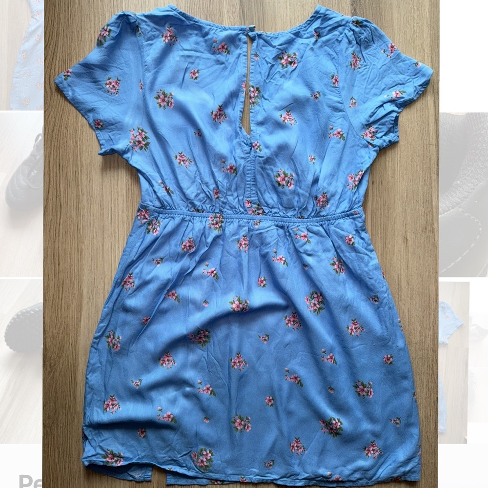 American Eagle Outfitters Blue Floral Top